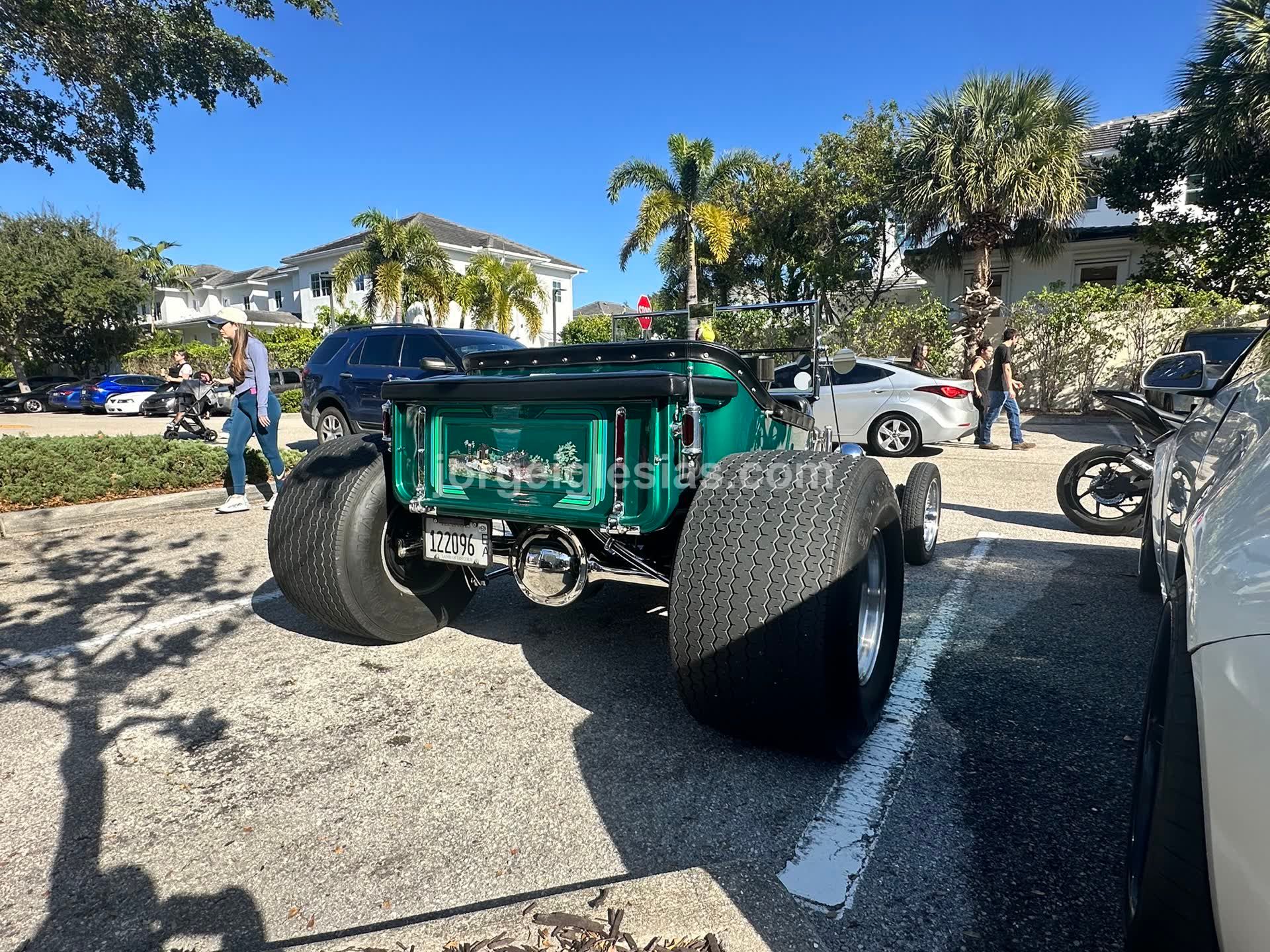 Naples Cars and Coffee - Sunday Dec 21, 2025 - Image 11
